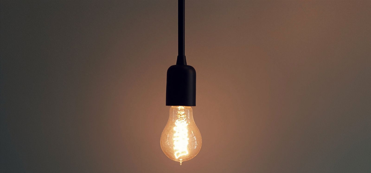 1745845833 light