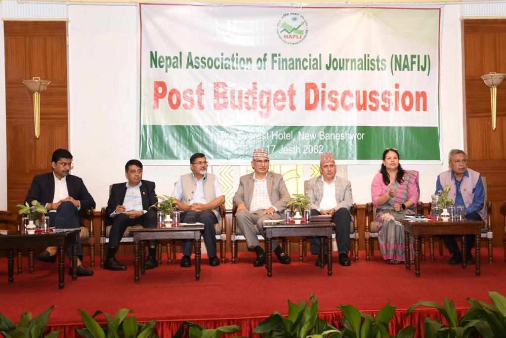 २ ठुला पार्टी मिलेर बनेको सरकारले पोलिसी डिपार्चर गर्न सकेन : डा. पौडेल